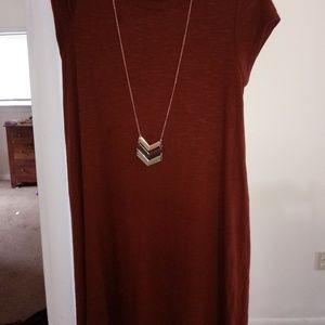 Burgundy dress with necklace l/xl